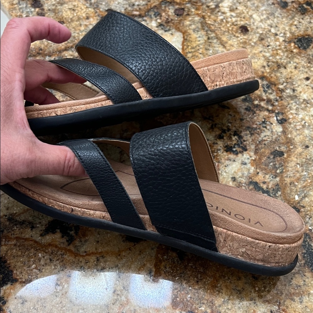 Vionic Black and Tan Women's Sandals - Picture 7 of 7